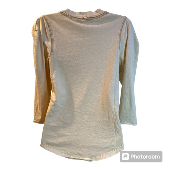 NWT We The Free T Shirt Size XS Cream with Tan Stitching Clover Top 3/4 Sleeve - Picture 3 of 12